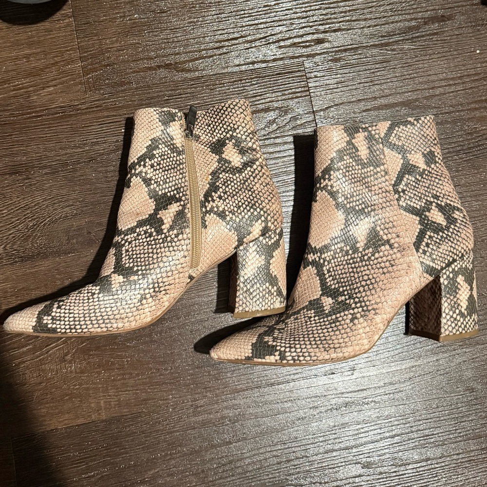 Steve Madden Beige and Black Ankle Booties